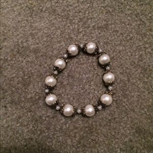 Costume pearl bracelet